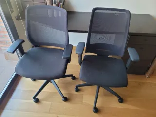 Silla de oficina ergonómica con ruedas