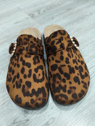 Zuecos Animal Print Talla 40