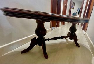 Mesa de madera clásica estilo vintage