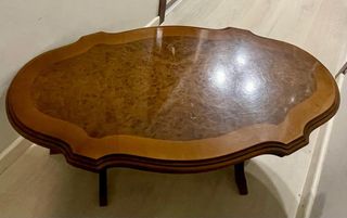 Mesa de madera clásica estilo vintage