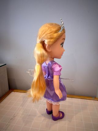 Muñeca Rapunzel con Tiara y Varita