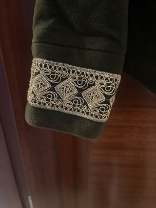 Chaqueta Zara verde militar detalles dorados T.S