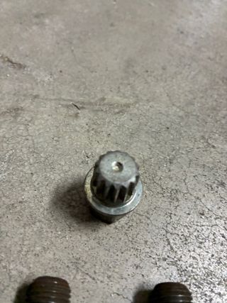 Cuatro Tornillos Antirrobo VAG (Grupo Volkswagen)