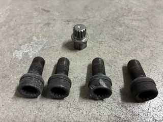 Cuatro Tornillos Antirrobo VAG (Grupo Volkswagen)