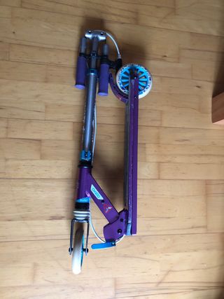 Patinete infantil violeta y azul 6-9 años