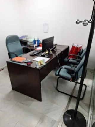 Despacho completo con Mesa con ala y 2 armarios.