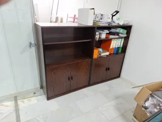 Despacho completo con Mesa con ala y 2 armarios.