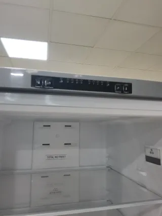 Frigorífico Ariston Hotpoint No Frost Inox