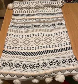 Sciarpa donna beige e nera con pompon