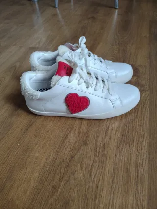 Zapatillas Love Moschino blancas con corazón