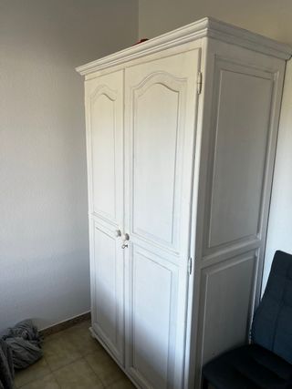 Armario blanco de madera