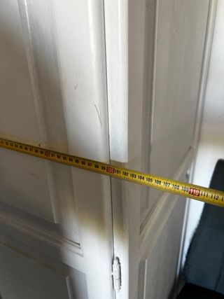 Armario blanco de madera