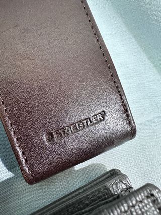 Set di astucci in pelle per penne/stilografiche