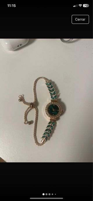 Reloj mujer dorado con piedras verdes