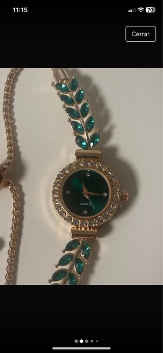 Reloj mujer dorado con piedras verdes