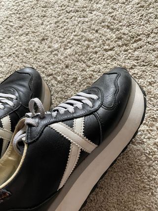 Munich Negras Símbolo Blanco