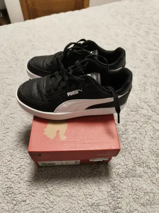 Zapatillas Puma Negras y Blancas