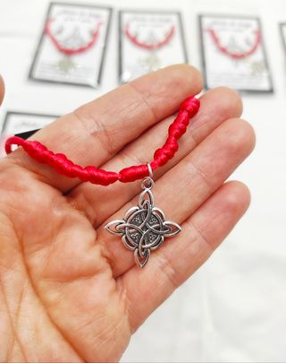 Pulsera Roja 7 Nudos con Nudo de Bruja