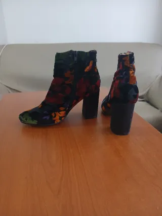 Botines fantasía,1 puesta. Forrados piel dentro.