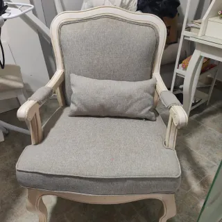 Sillón de dormitorio tapizado