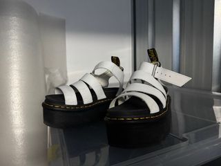 Sandalias Dr. Martens Plataforma Blancas