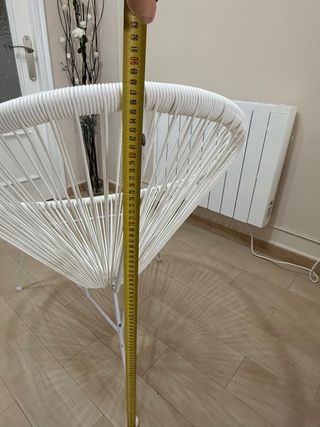 Silla ovalada blanca terraza