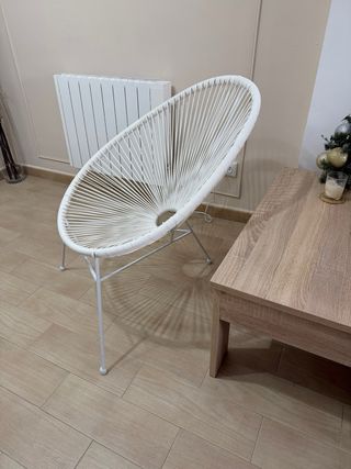 Silla ovalada blanca terraza