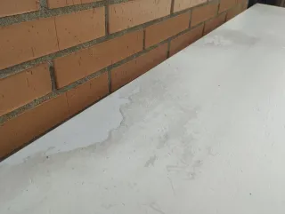 Mesa y 3 sillas salón