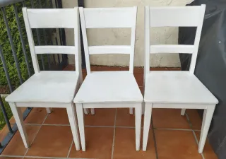 Mesa y 3 sillas salón