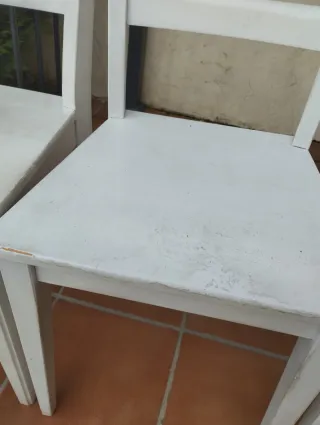 Mesa y 3 sillas salón