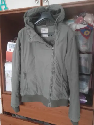 Giubbotto verde unisex con cappuccio