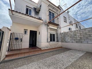 Casa adosada en venta en Umbrete
