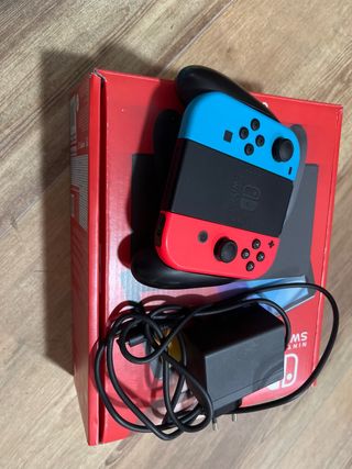 Nintendo Switch OLED + Custodia + cuffie stereo cablate