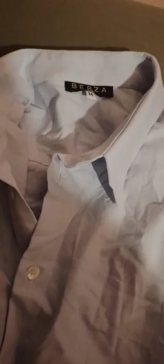 Camicie unisex mai indossate