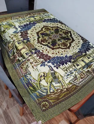 Mantel decorativo con diseño oriental vintage