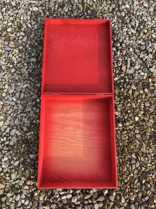 Scatola in legno decorata rossa e oro