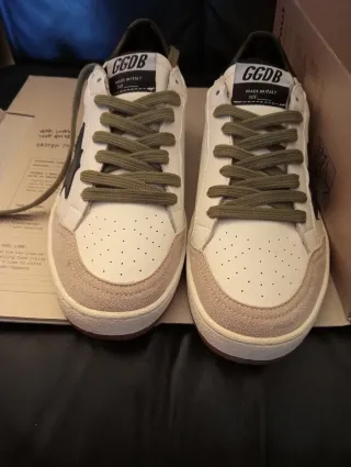 Zapatillas inspiradas en el icónico diseño Golden