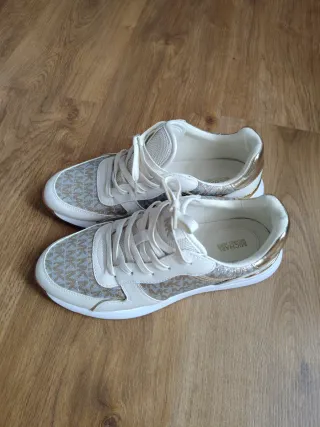 Zapatillas Michael Kors Blancas y Doradas