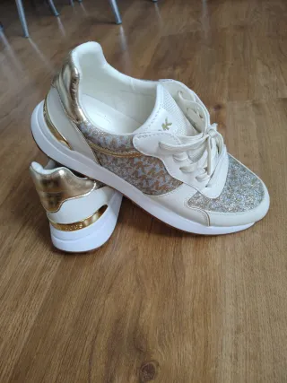 Zapatillas Michael Kors Blancas y Doradas