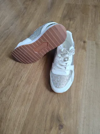 Zapatillas Michael Kors Blancas y Doradas