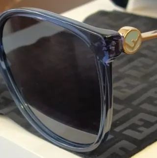 Occhiali da sole Fendi blu e grigi