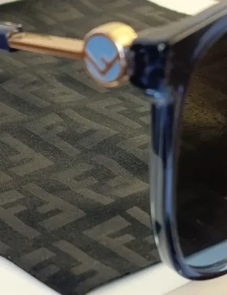 Occhiali da sole Fendi blu e grigi