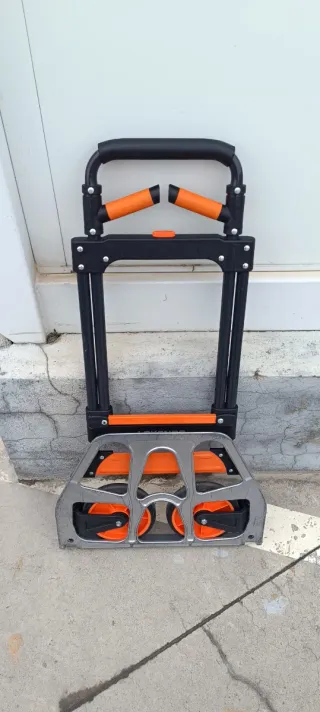 Carro de carga naranja