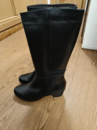 Botas altas de cuero negro