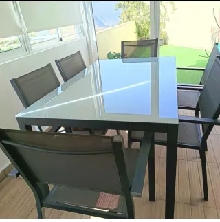 Tavolo da terrazza in alluminio e vetro nero con 6 sedie