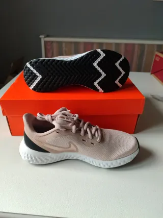 Zapatillas Nike Revolution 5 Rosa y Negro