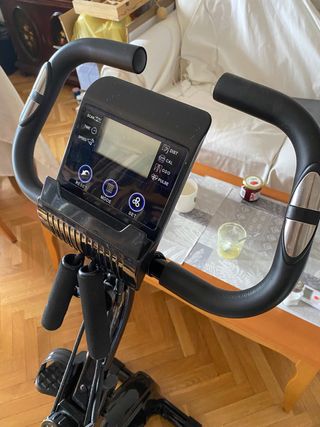 Bicicleta estática con respaldo