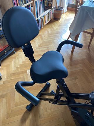 Bicicleta estática con respaldo