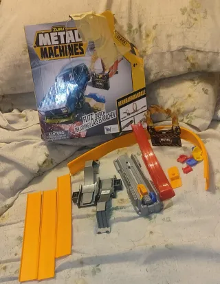 Pista Metal Machines Zuru Rennbahnrandale