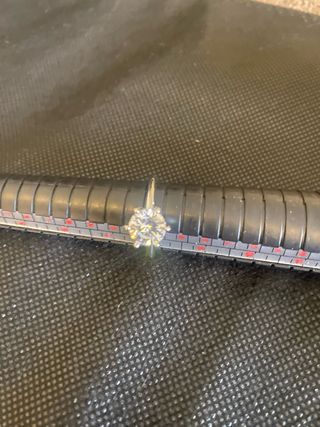 Anello con zircone bianco argento